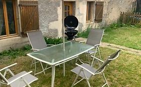 Petite maison lorraine avec cheminée et jardin